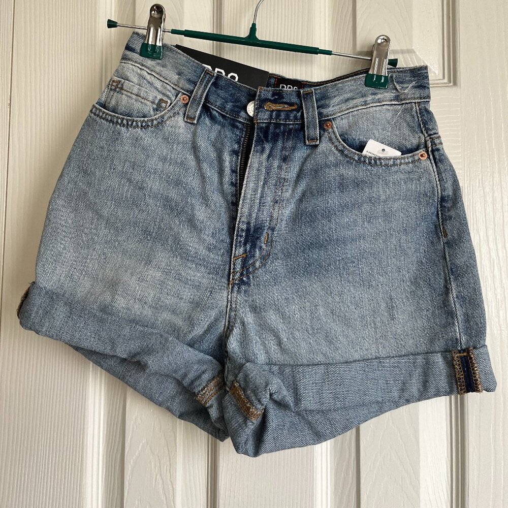 BDG High-Waisted Mom Short